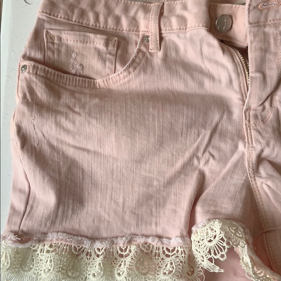 Shorts - Picture 3 of 4